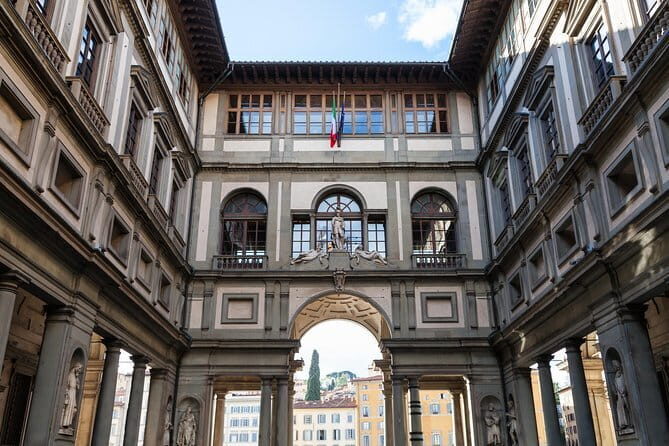 Combo Privado : Accademia, paseo por la ciudad y Galeria Uffizi - The Uffizi Gallerie: Primavera, Birth of Venus, Leonardo, and Doni Tondo